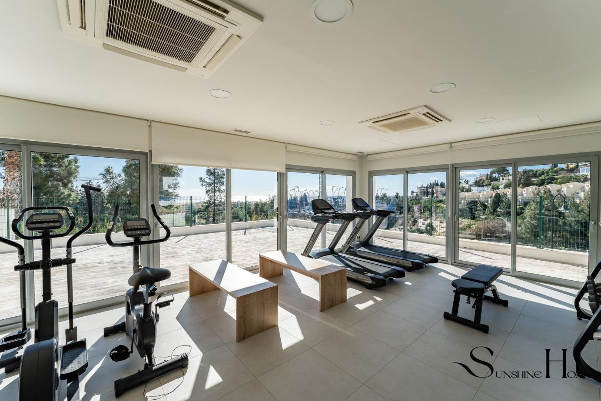 Luxury 2 Bedroom Apartment, Pools, Sauna, Gym & More MIJAS COSTA Εξωτερικό φωτογραφία